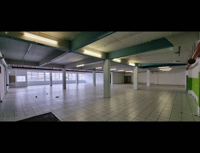 6,393M² WAREHOUSE FOR SALE IN PARK CENTRAL